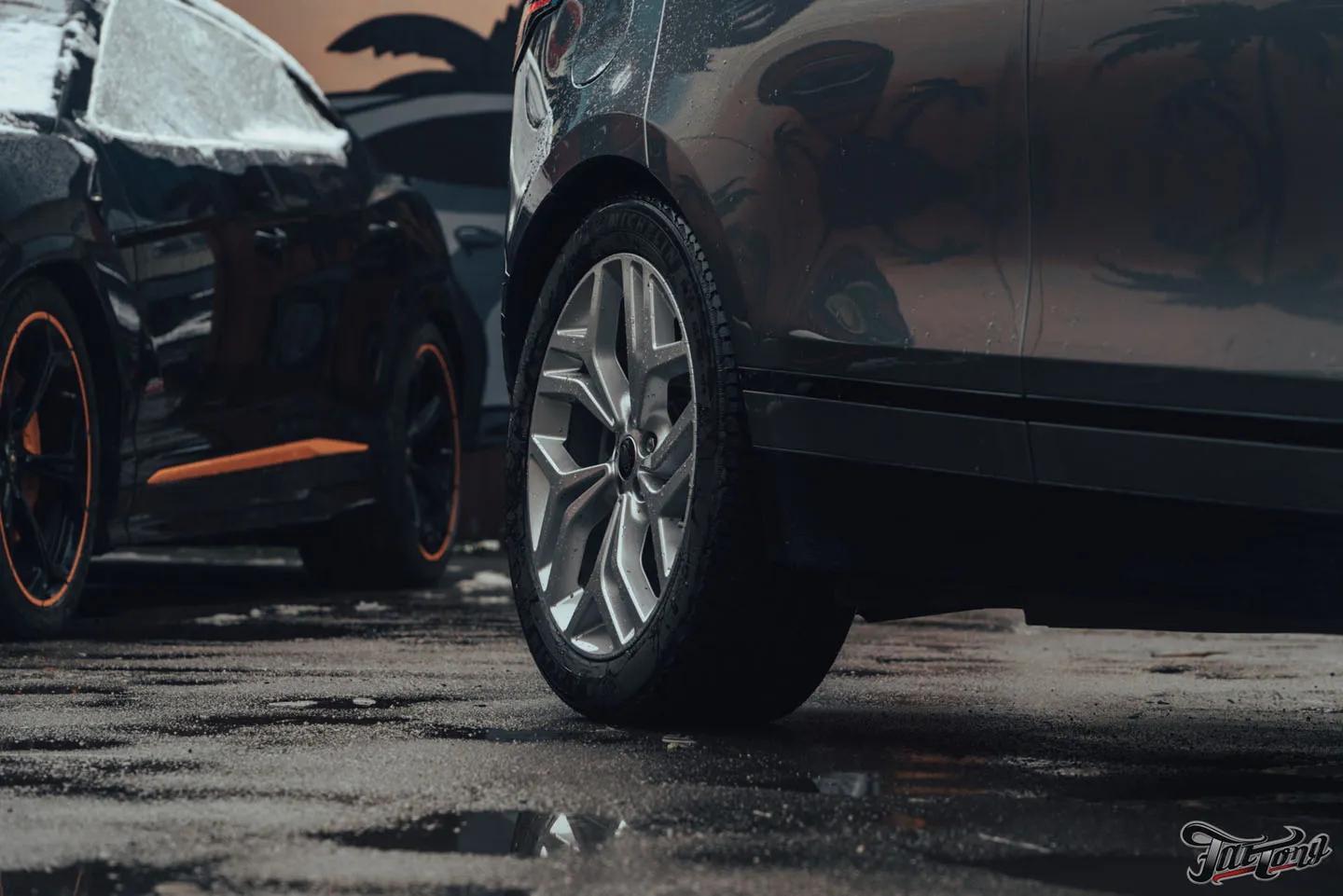 Окрас дисков, суппортов и насадок выхлопа на Range Rover Velar